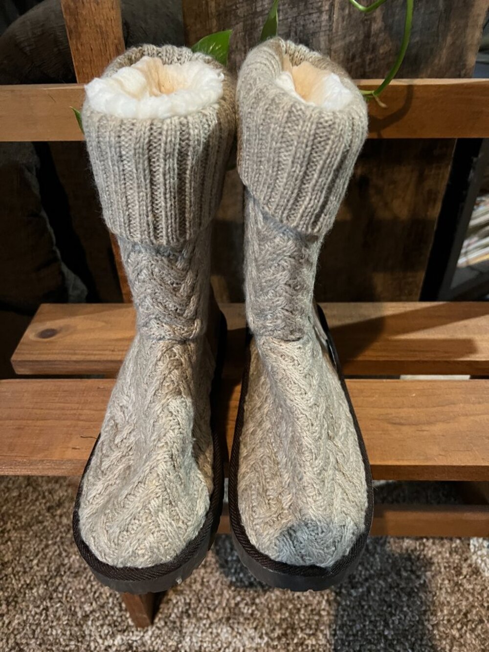 Muk Luks Oatmeal Sweater Knit Faux Suede Faux Fur Boots Size 8 - Picture 3 of 7